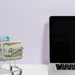 Subtelny upselling: jak z wyczuciem zwiększać wartość koszyka i satysfakcję klienta