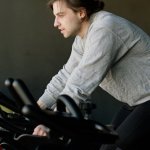 Od zera do endorfin: pierwszy miesiąc na rowerze stacjonarnym krok po kroku