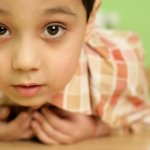 Spokój przed klasówką: 7 prostych zabaw uważności dla dzieci, które naprawdę działają