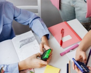 Kieszonkowe, które uczy: jak uczeń zamienia drobniaki w wielkie cele