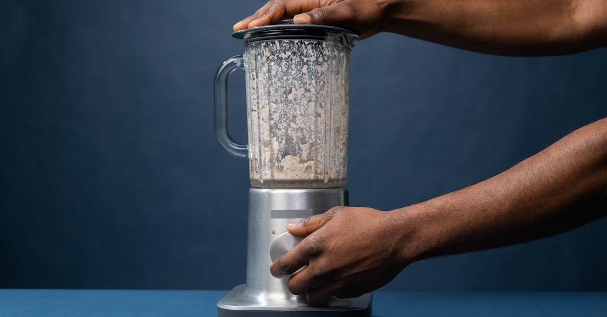 Lód na pył w 10 sekund: wybieramy blender kielichowy do zadań specjalnych