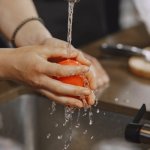 Bateria z wyciąganą wylewką: mały detal, wielka wygoda — odkryj sprytny sposób na szybkie, bezwysiłkowe mycie