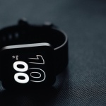 Trenuj mądrzej: pulsometr czy sportowy smartwatch? Prosty przewodnik do najlepszego wyboru